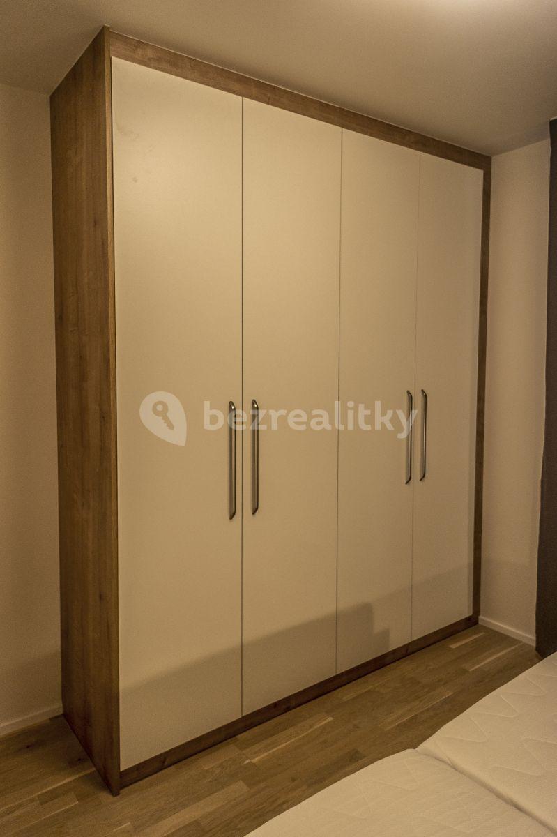 1 bedroom with open-plan kitchen flat to rent, 52 m², Holečkova, Prague, Prague