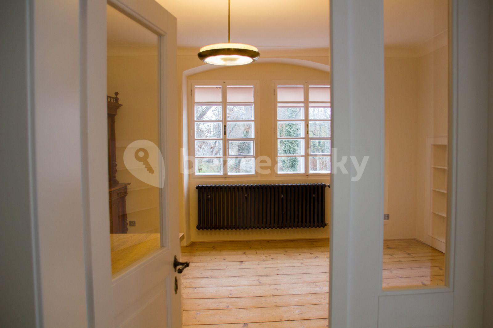 1 bedroom with open-plan kitchen flat to rent, 45 m², Nový Svět, Prague, Prague