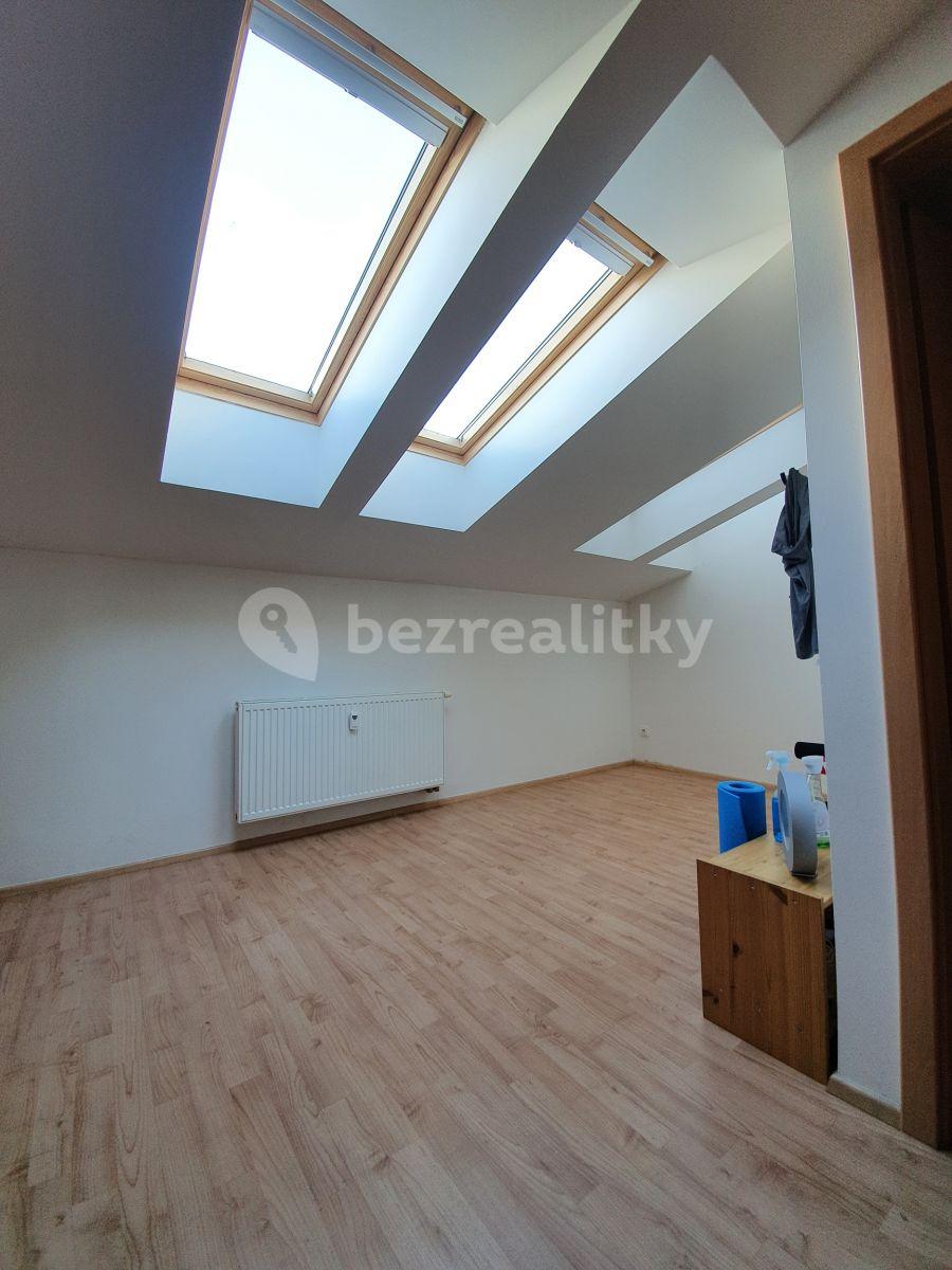 Small studio flat to rent, 28 m², Husova, Říčany, Středočeský Region