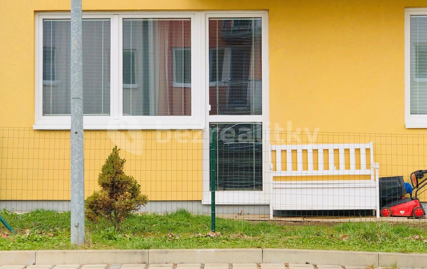 1 bedroom with open-plan kitchen flat to rent, 48 m², V Roháči I., Jesenice, Středočeský Region