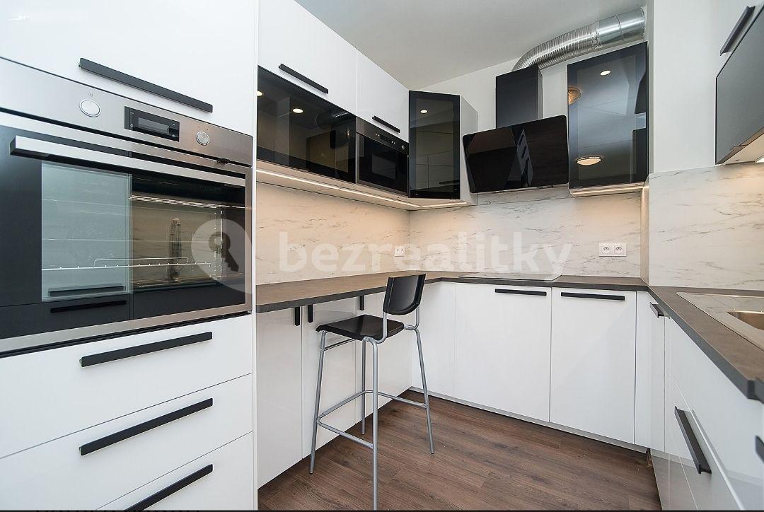 3 bedroom with open-plan kitchen flat to rent, 85 m², Sicherova, Prague, Prague