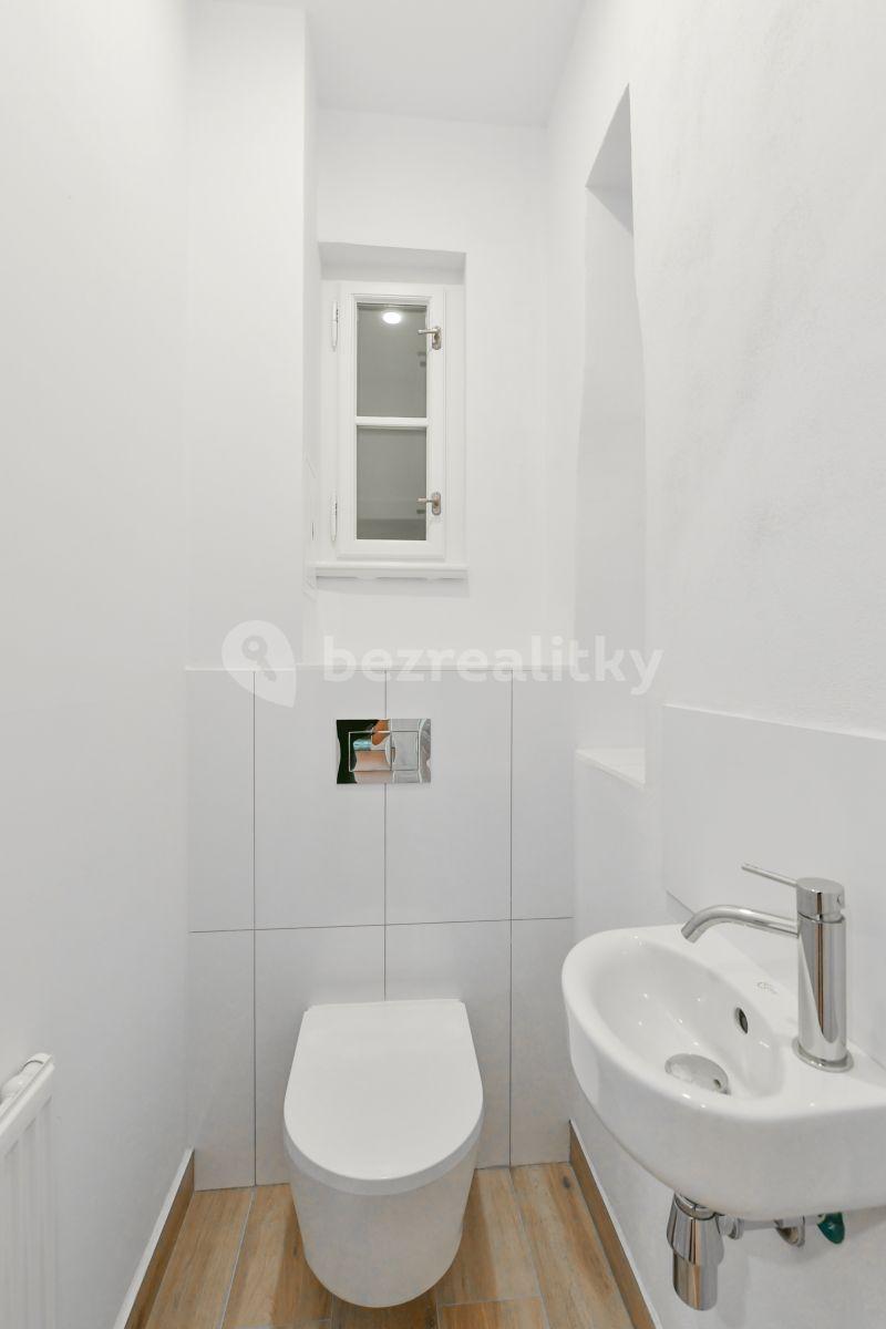 3 bedroom with open-plan kitchen flat to rent, 105 m², Kubelíkova, Prague, Prague