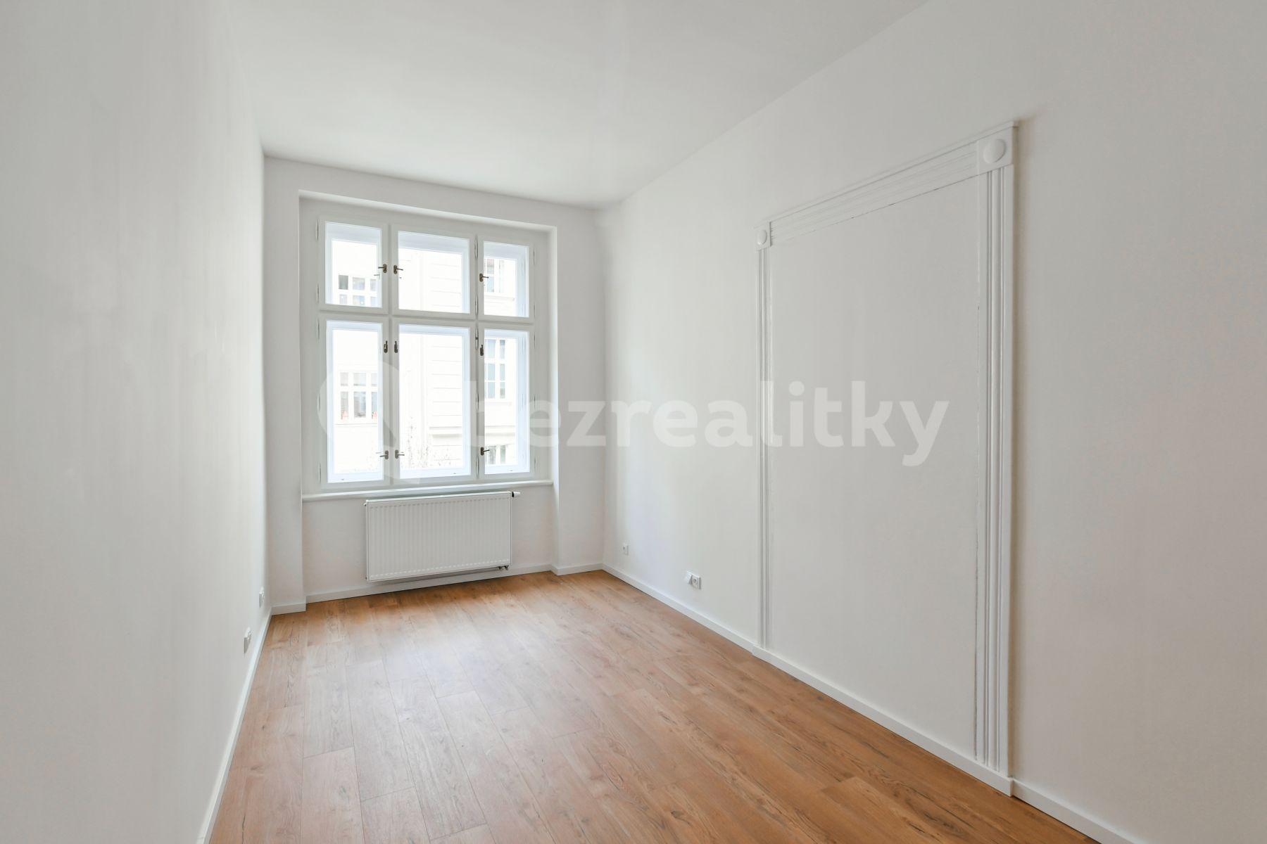 3 bedroom with open-plan kitchen flat to rent, 105 m², Kubelíkova, Prague, Prague