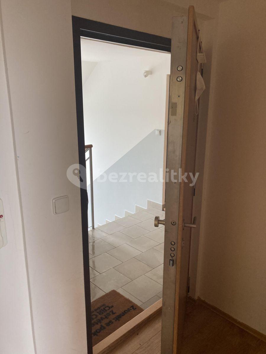 Studio flat to rent, 50 m², Jabloňová, Prague, Prague