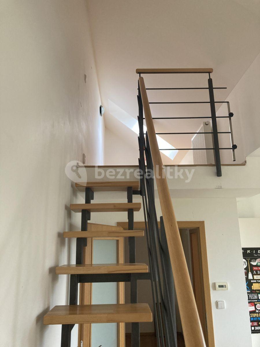 Studio flat to rent, 50 m², Jabloňová, Prague, Prague