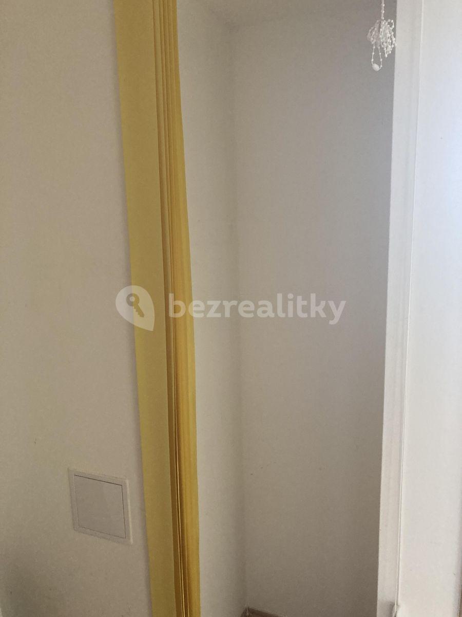 Studio flat to rent, 50 m², Jabloňová, Prague, Prague