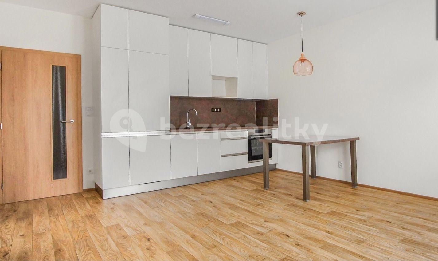 2 bedroom with open-plan kitchen flat to rent, 79 m², Novodvorská, Brno, Jihomoravský Region