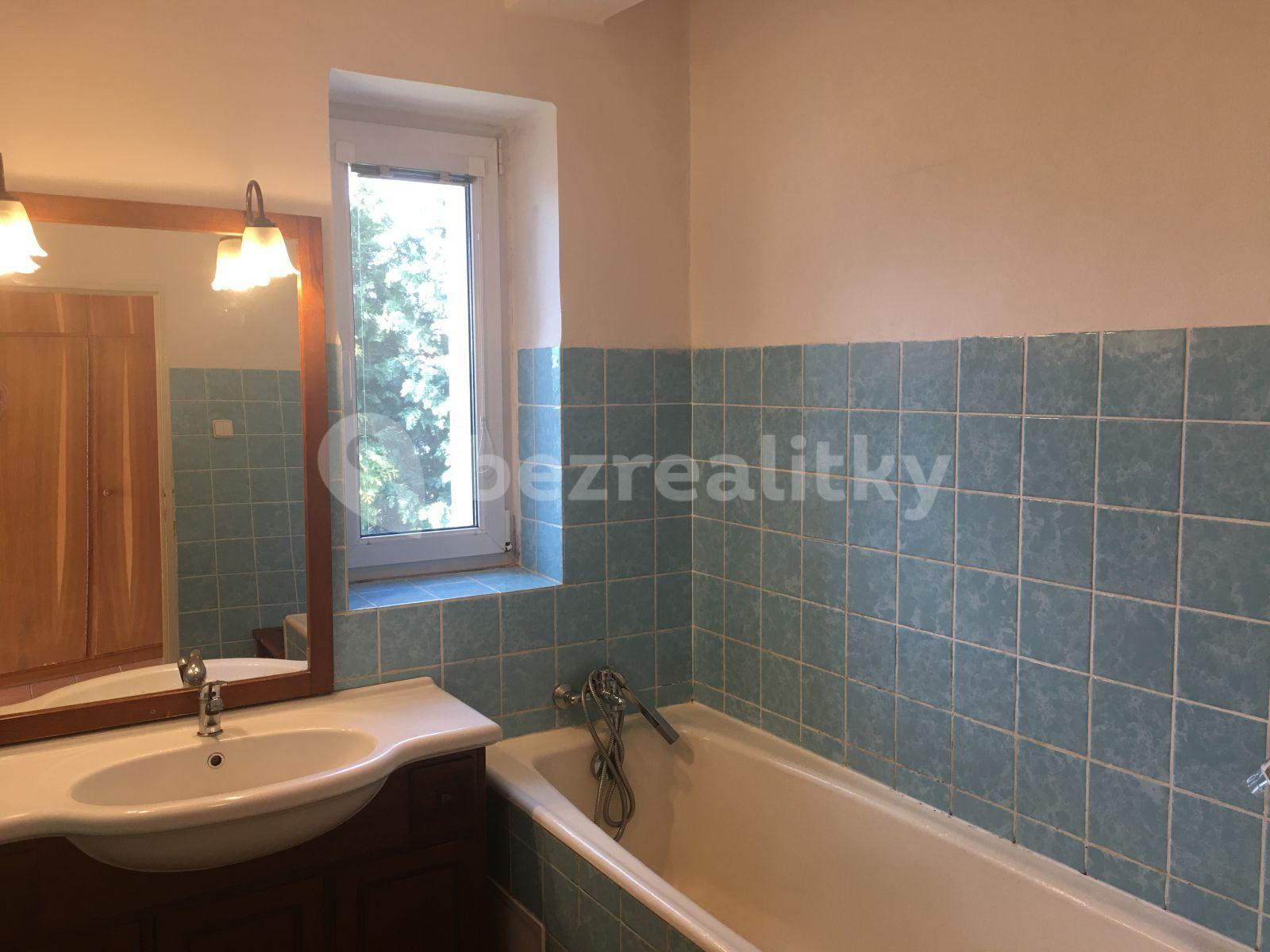 2 bedroom with open-plan kitchen flat to rent, 90 m², Nad Višňovkou, Prague, Prague