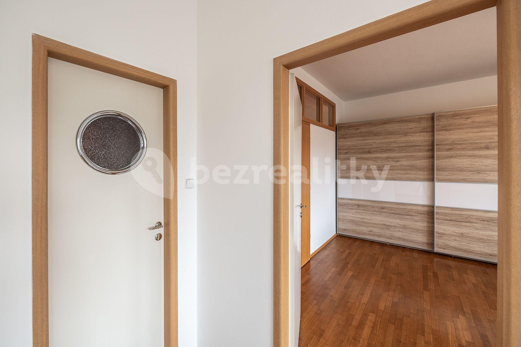 2 bedroom with open-plan kitchen flat to rent, 87 m², Helfertova, Brno, Jihomoravský Region