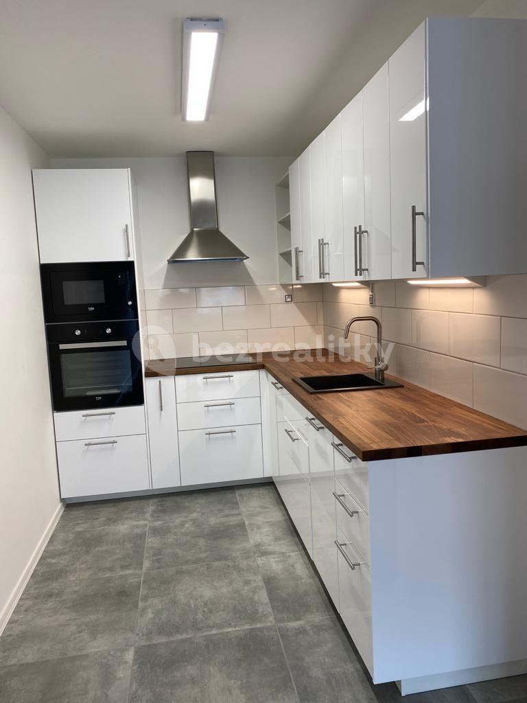 2 bedroom with open-plan kitchen flat to rent, 68 m², Makovského, Prague, Prague