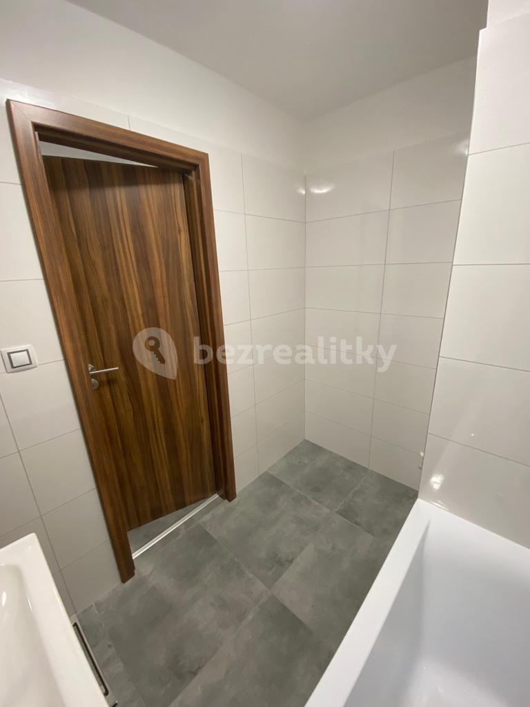 2 bedroom with open-plan kitchen flat to rent, 68 m², Makovského, Prague, Prague