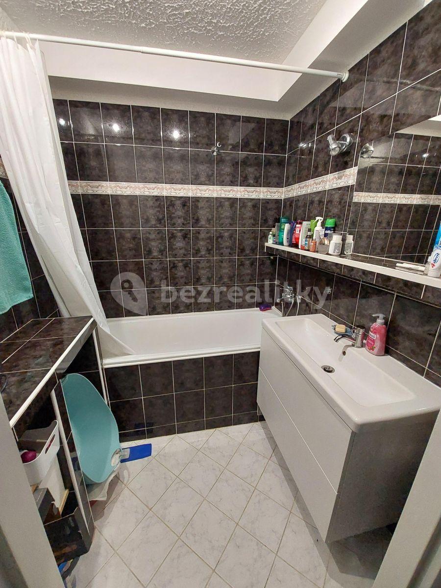 3 bedroom flat to rent, 70 m², Zdiměřická, Prague, Prague