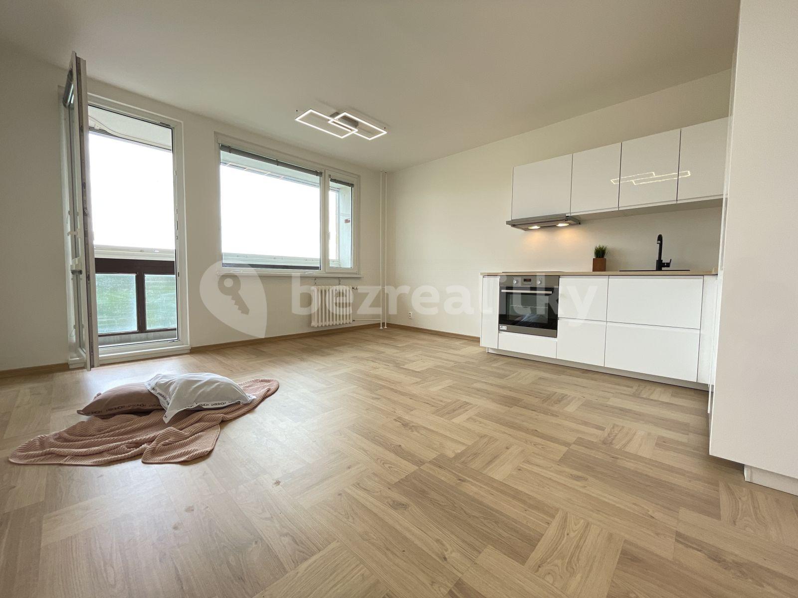 3 bedroom with open-plan kitchen flat to rent, 75 m², Pertoldova, Prague, Prague