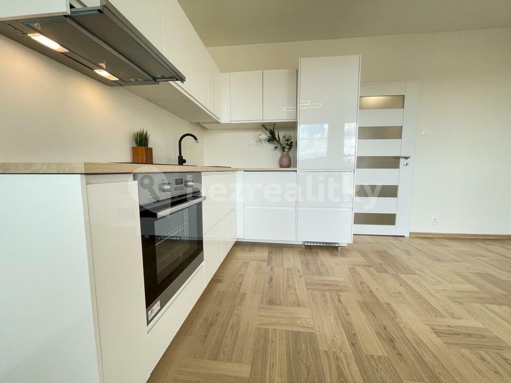 3 bedroom with open-plan kitchen flat to rent, 75 m², Pertoldova, Prague, Prague