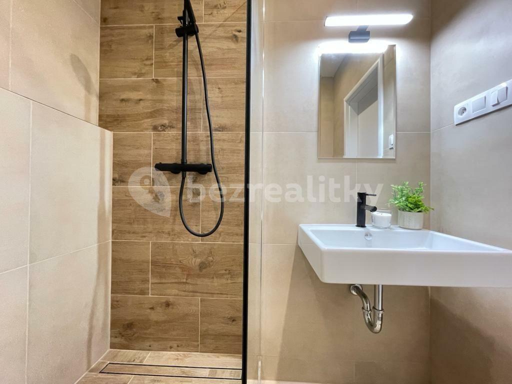 3 bedroom with open-plan kitchen flat to rent, 75 m², Pertoldova, Prague, Prague