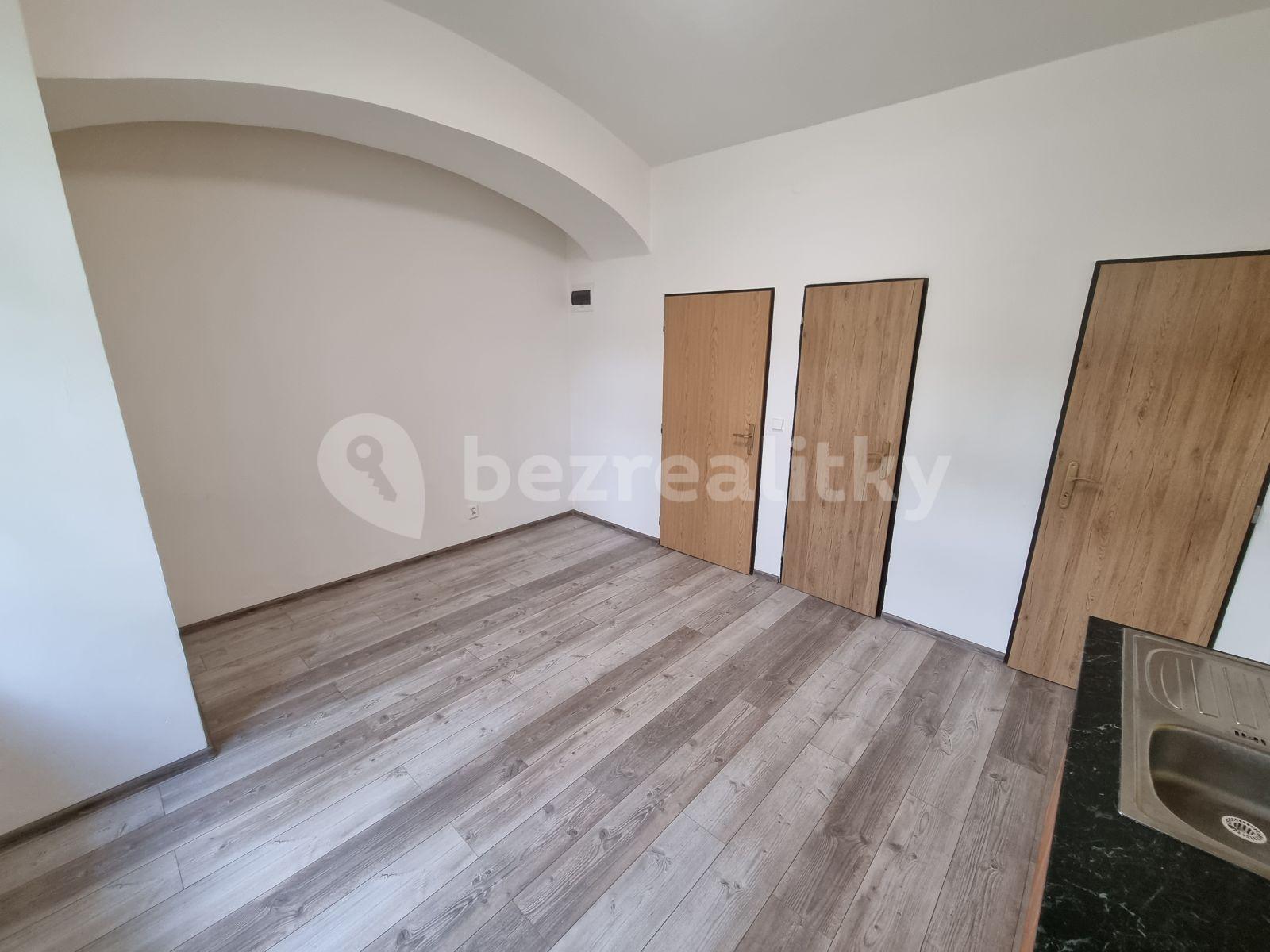 Small studio flat to rent, 19 m², Hlavní, Klíčany, Středočeský Region