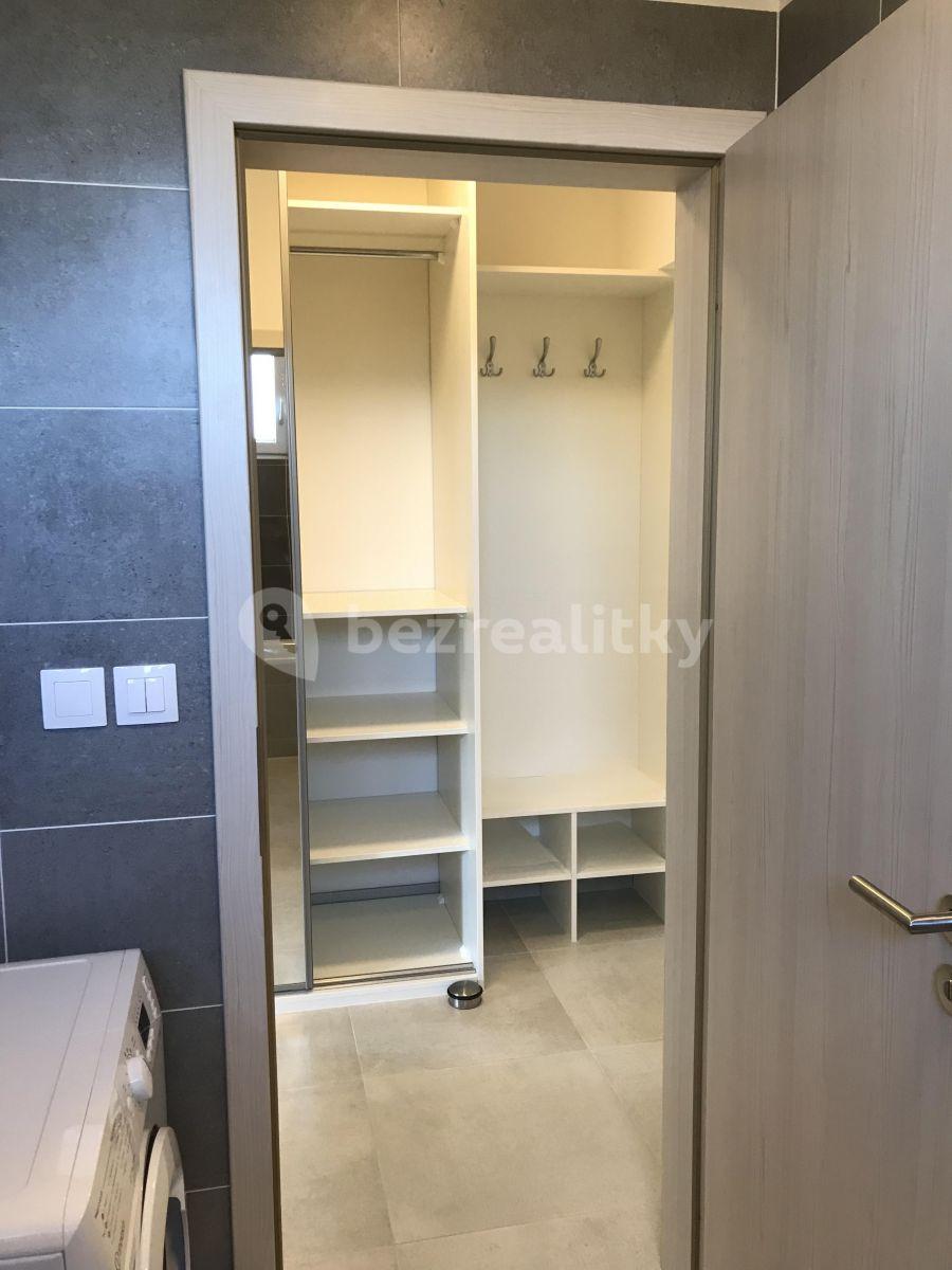 Studio flat to rent, 33 m², Šífařská, Prague, Prague