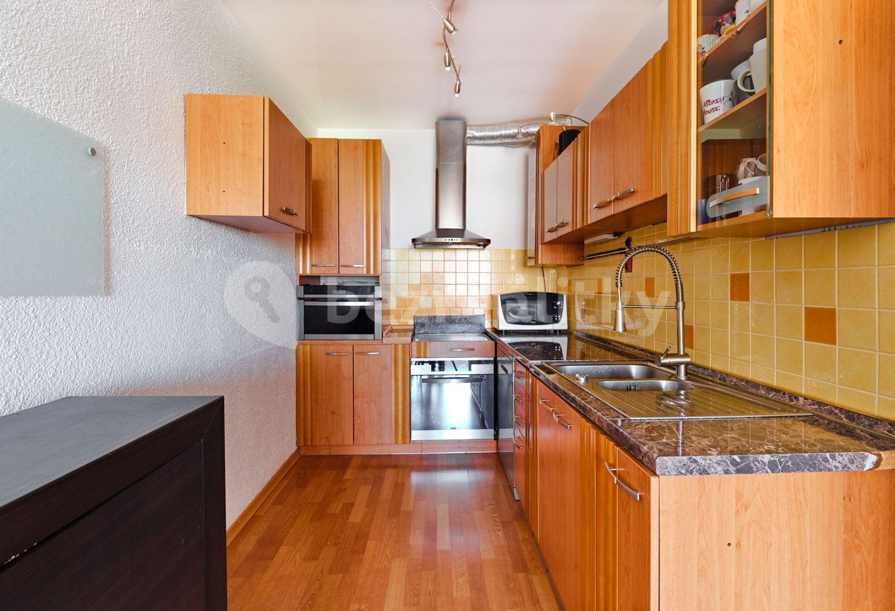 2 bedroom with open-plan kitchen flat to rent, 68 m², Zlešická, Prague, Prague