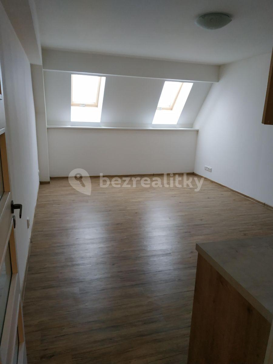 Small studio flat to rent, 30 m², U Pivovaru, Dobříš, Středočeský Region