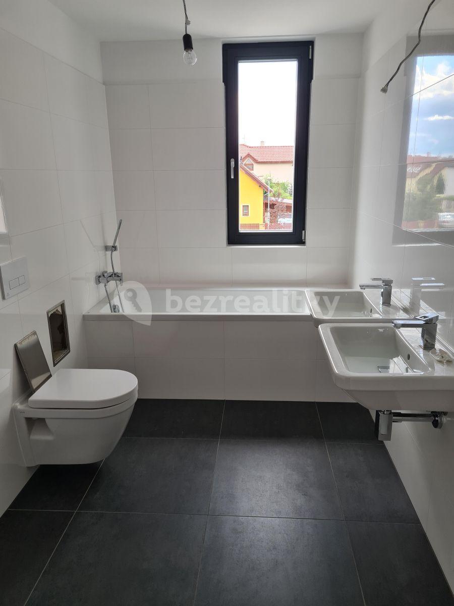 1 bedroom with open-plan kitchen flat to rent, 73 m², Žižkova, Horoměřice, Středočeský Region