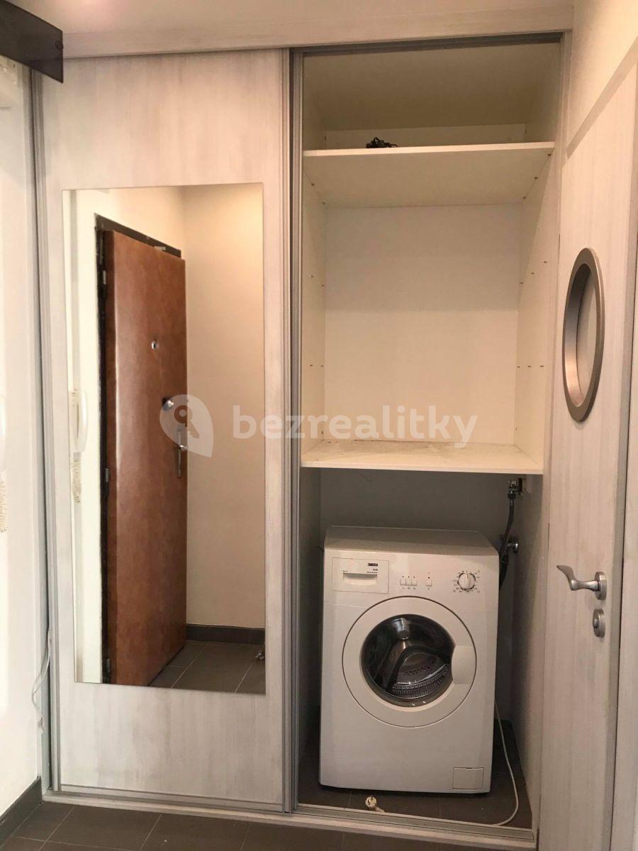 Studio flat to rent, 34 m², Bachova, Prague, Prague