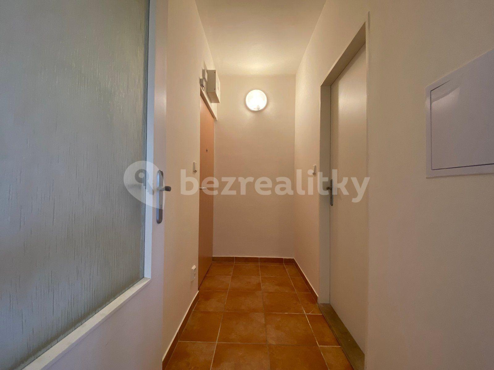 Studio flat to rent, 28 m², Brožíkova, Karviná, Moravskoslezský Region