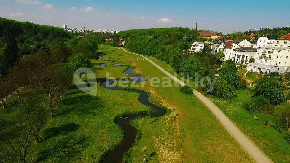 1 bedroom with open-plan kitchen flat to rent, 72 m², Mezitraťová, Prague, Prague