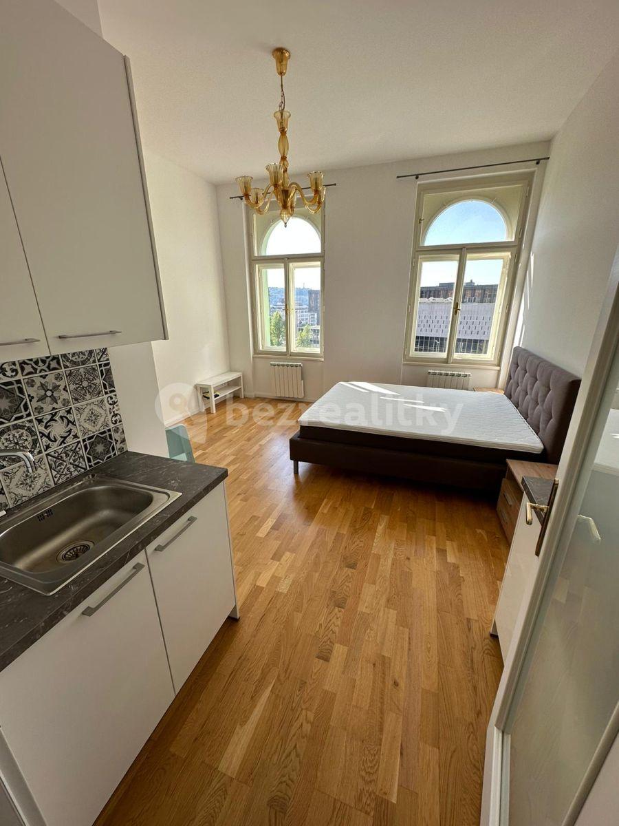 Studio flat to rent, 26 m², Španělská, Prague, Prague