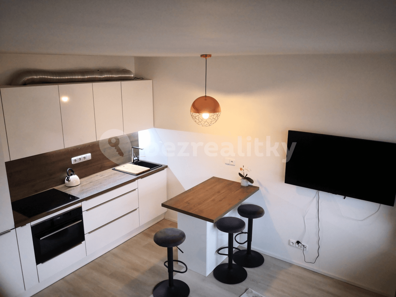 1 bedroom with open-plan kitchen flat to rent, 37 m², Molákova, Prague, Prague