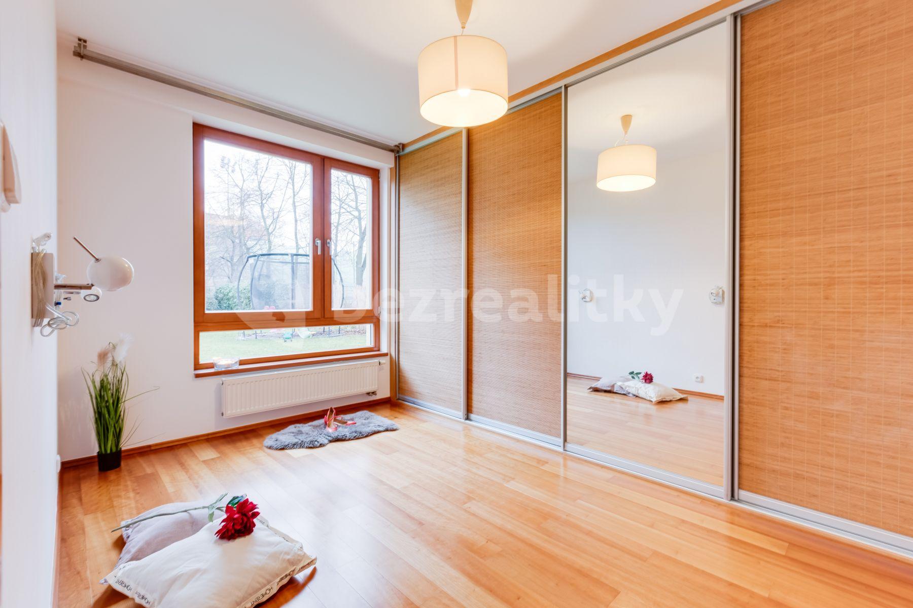 2 bedroom with open-plan kitchen flat to rent, 71 m², Vřesovická, Prague, Prague