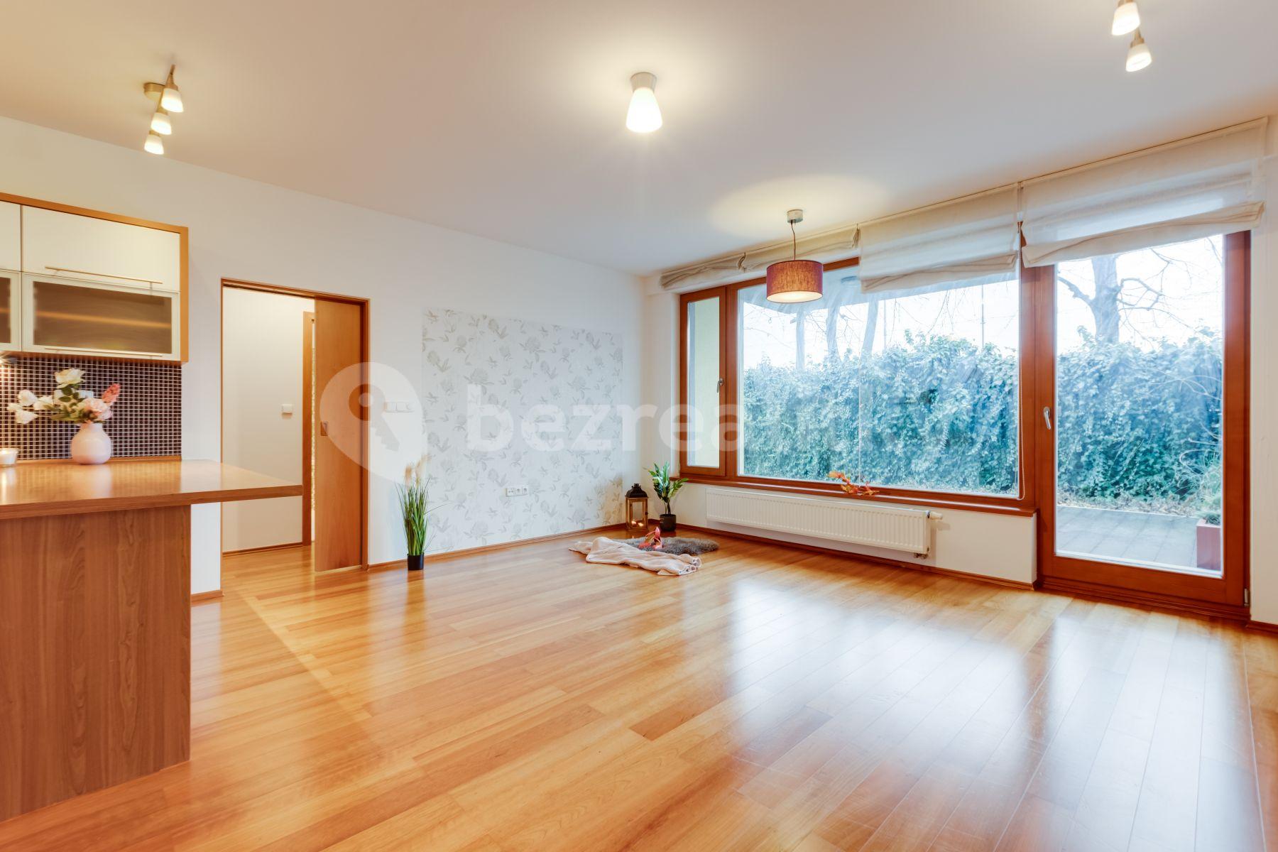 2 bedroom with open-plan kitchen flat to rent, 71 m², Vřesovická, Prague, Prague