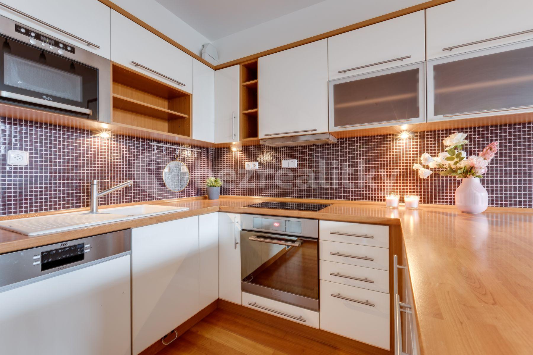 2 bedroom with open-plan kitchen flat to rent, 71 m², Vřesovická, Prague, Prague