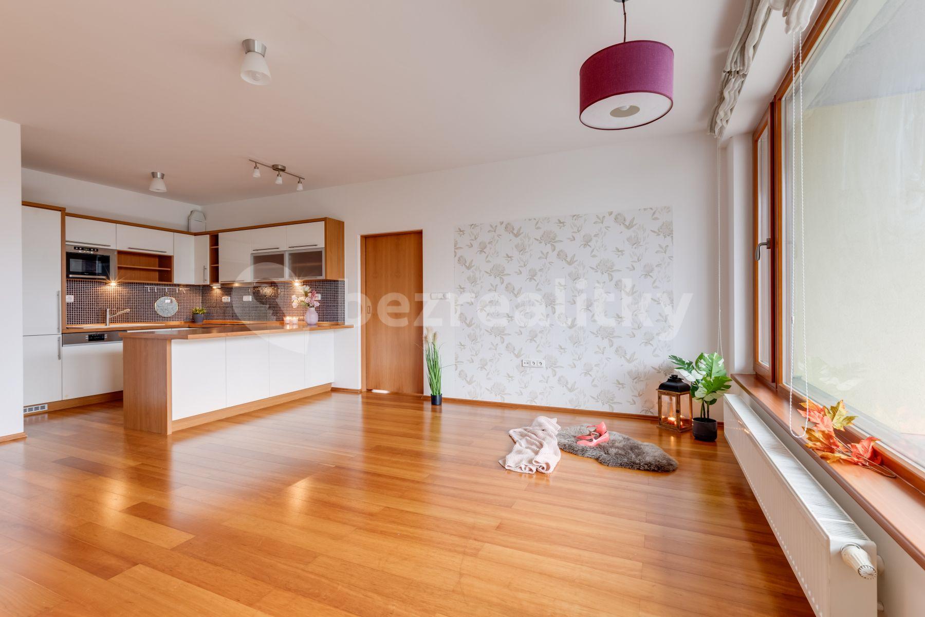 2 bedroom with open-plan kitchen flat to rent, 71 m², Vřesovická, Prague, Prague