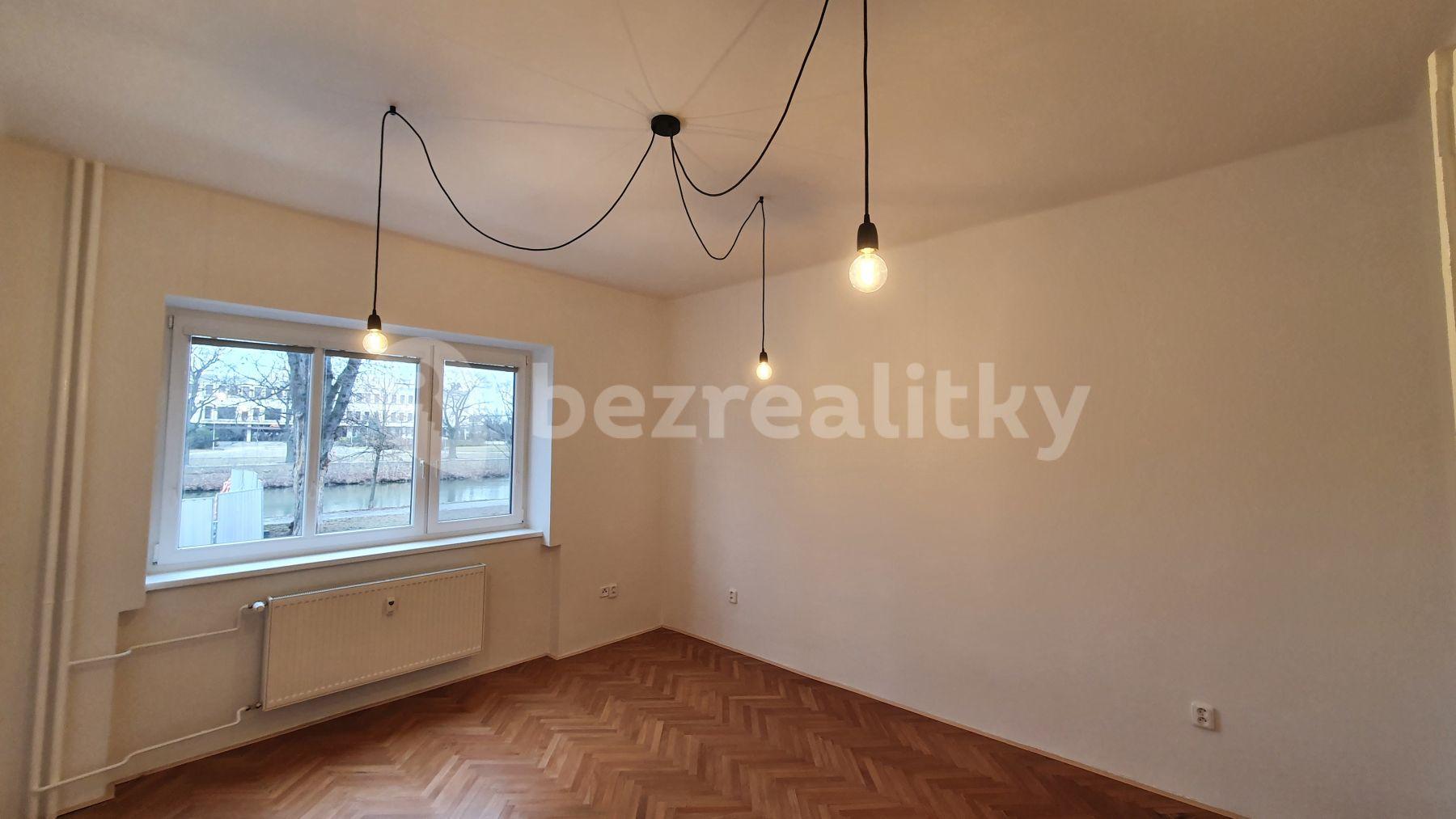 1 bedroom flat to rent, 40 m², Smetanovo nábřeží, Hradec Králové, Královéhradecký Region