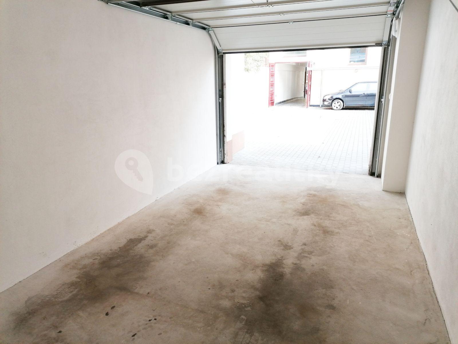 garage to rent, 20 m², Lublaňská, Prague, Prague