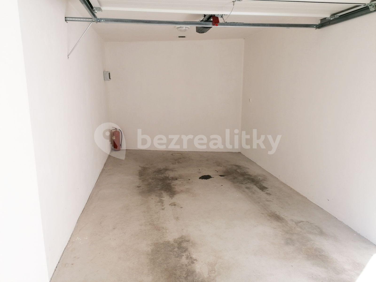 garage to rent, 20 m², Lublaňská, Prague, Prague