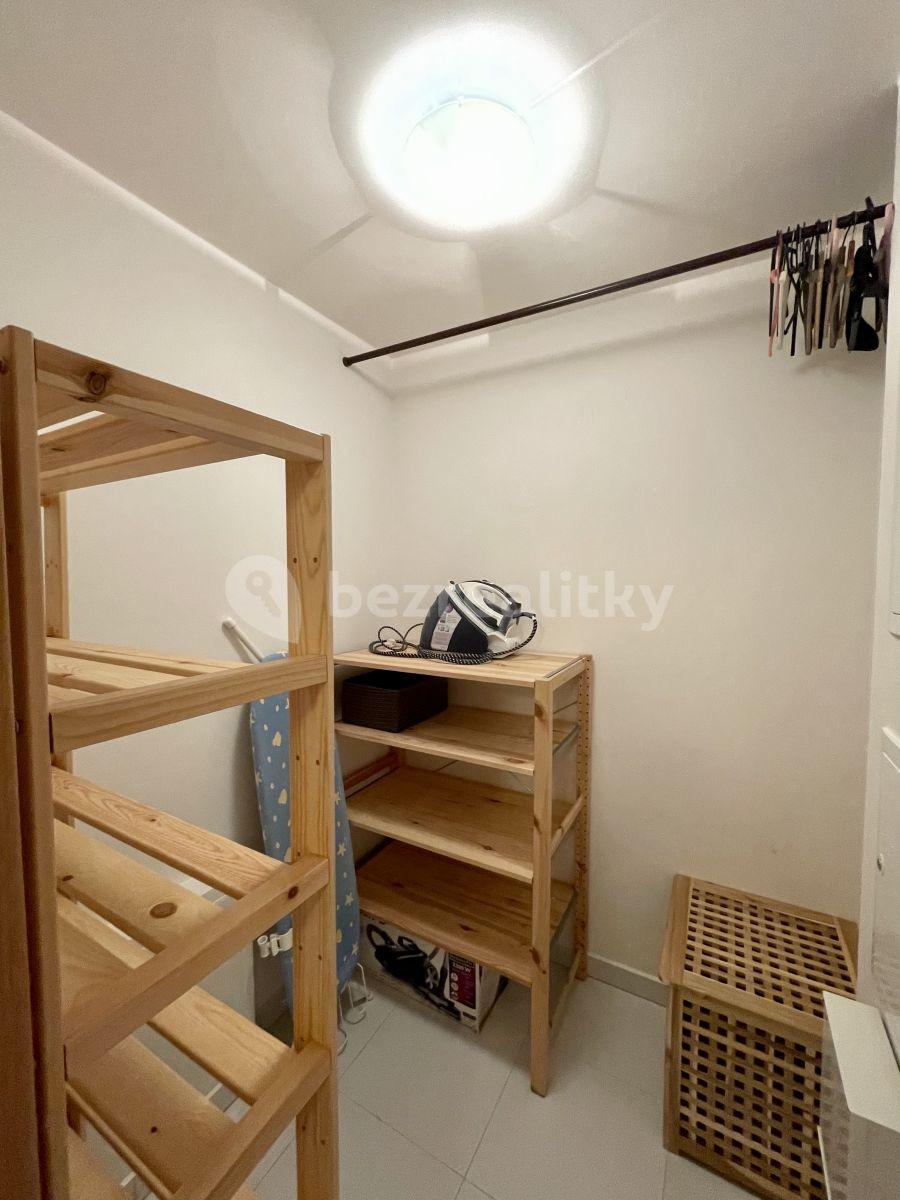 1 bedroom with open-plan kitchen flat to rent, 60 m², V Zářezu, Prague, Prague