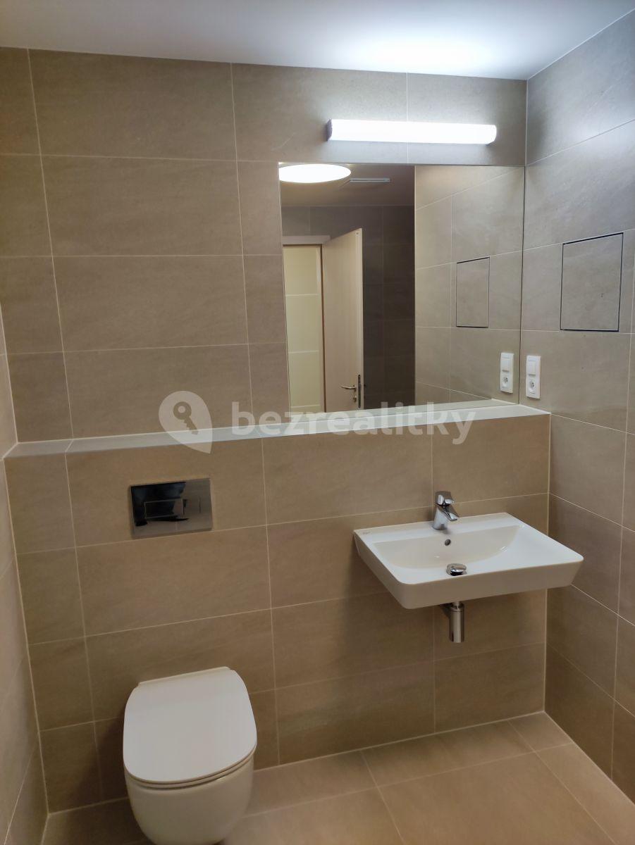 Studio flat to rent, 36 m², Saarinenova, Prague, Prague