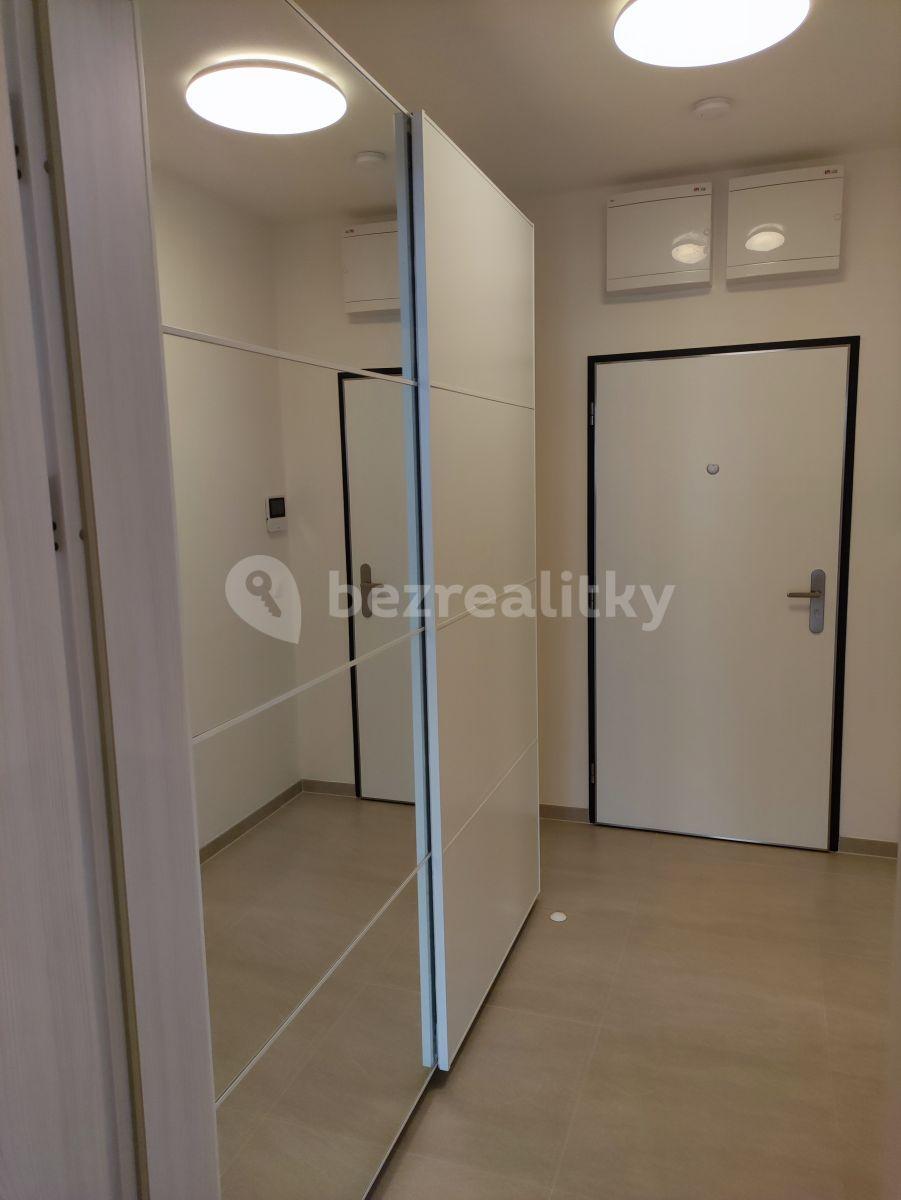 Studio flat to rent, 36 m², Saarinenova, Prague, Prague