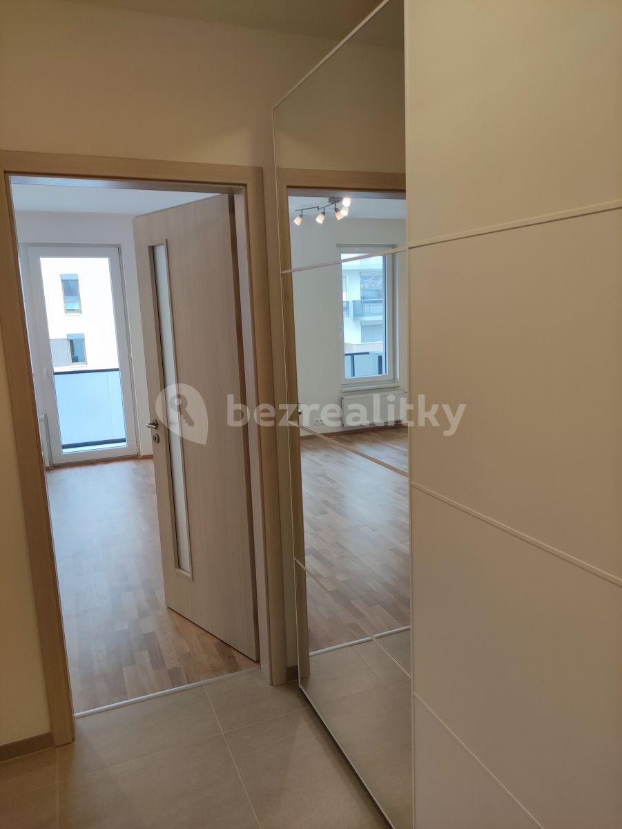 Studio flat to rent, 36 m², Saarinenova, Prague, Prague