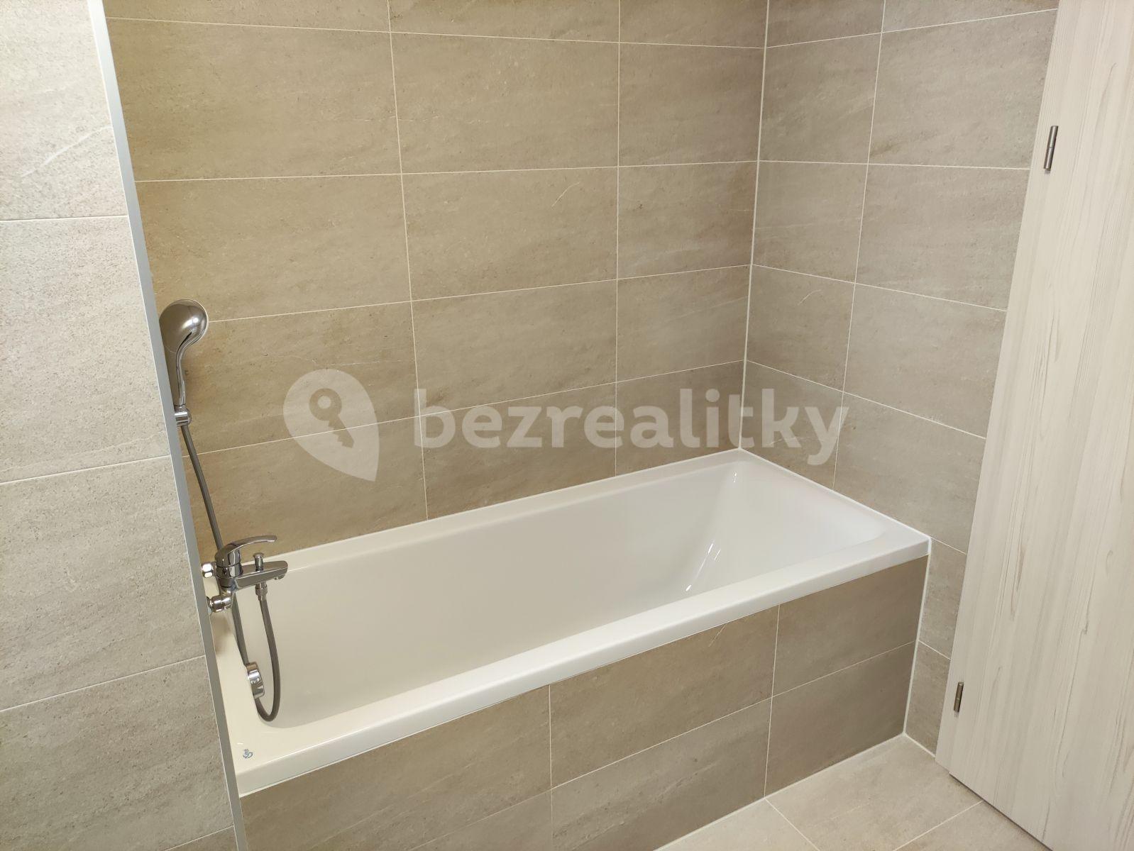 Studio flat to rent, 36 m², Saarinenova, Prague, Prague