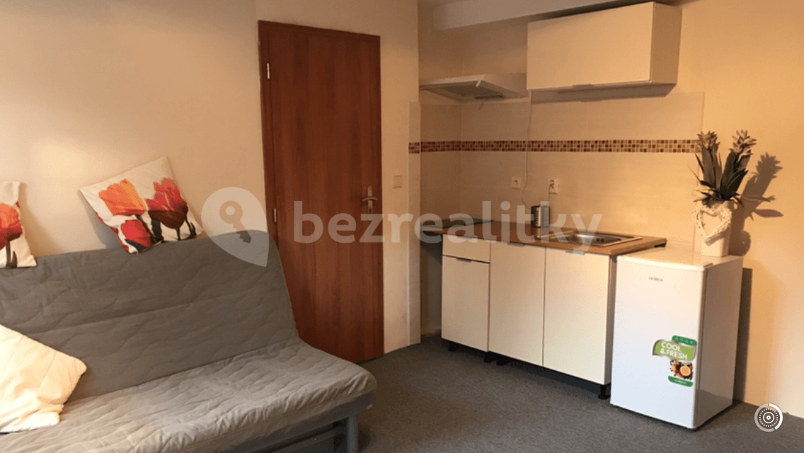 Small studio flat to rent, 16 m², K Ovčínu, Prague, Prague