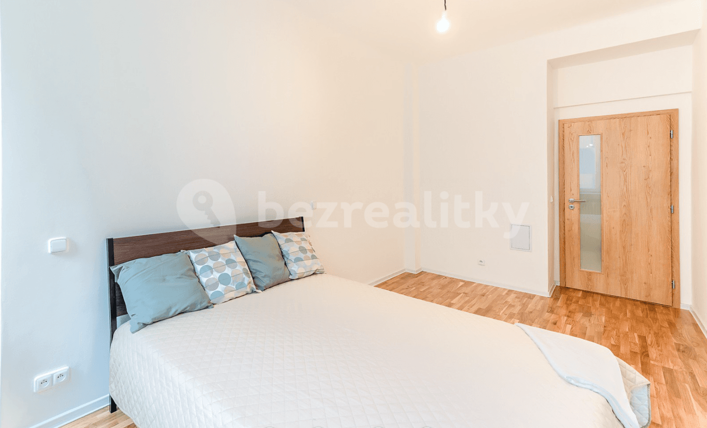 1 bedroom with open-plan kitchen flat to rent, 53 m², Lucemburská, Prague, Prague