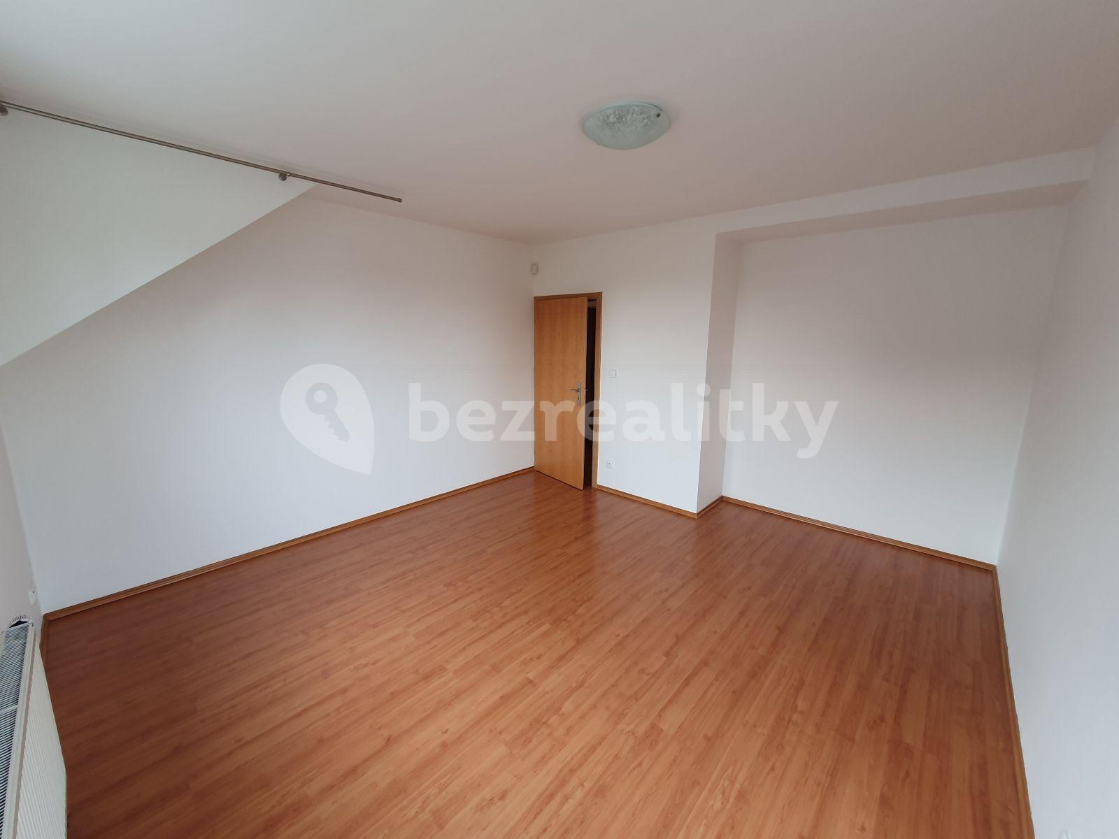 3 bedroom with open-plan kitchen flat to rent, 120 m², K Rozkoši, Prague, Prague