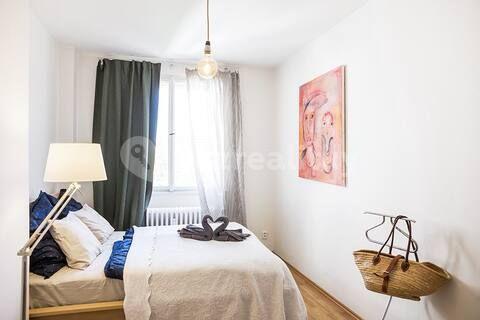 1 bedroom with open-plan kitchen flat to rent, 52 m², Šrobárova, Prague, Prague