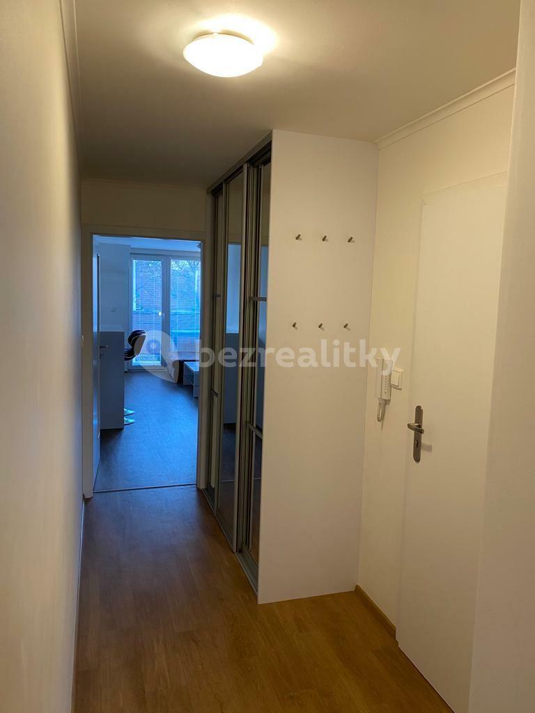 1 bedroom with open-plan kitchen flat to rent, 44 m², Valchařská, Brno, Jihomoravský Region