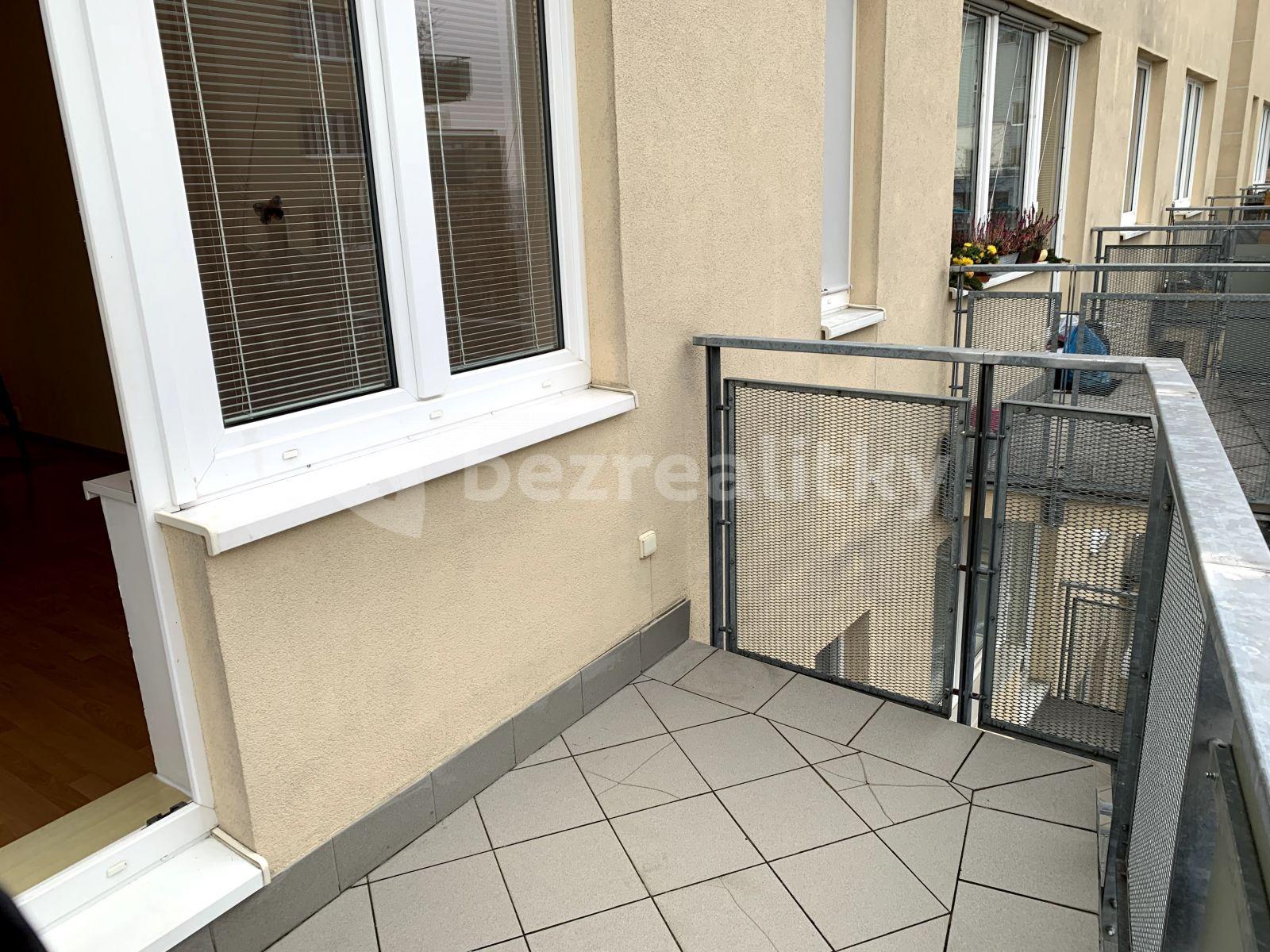 1 bedroom with open-plan kitchen flat to rent, 48 m², Budapešťská, Prague, Prague