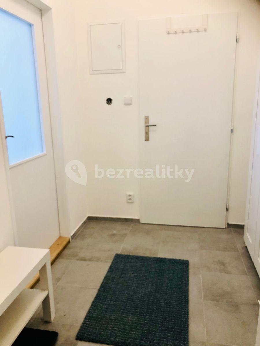 Studio flat to rent, 30 m², Kloboučnická, Prague, Prague