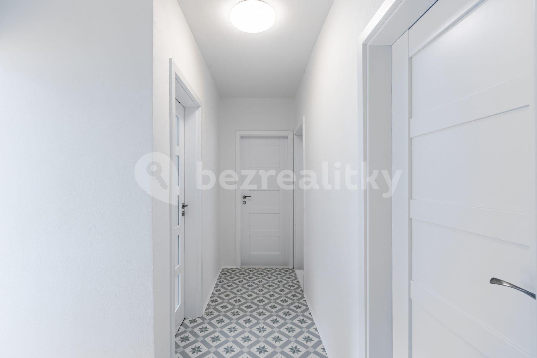 2 bedroom with open-plan kitchen flat to rent, 65 m², Dukelská, Odolena Voda, Středočeský Region