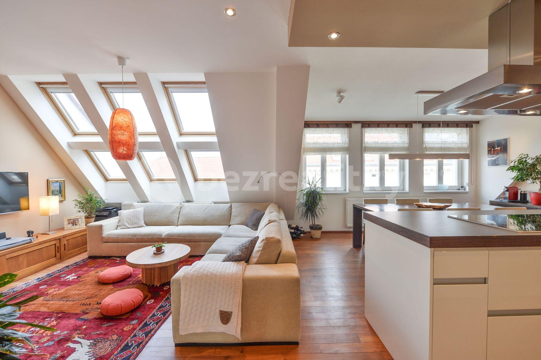 1 bedroom with open-plan kitchen flat to rent, 78 m², Varšavská, Prague, Prague